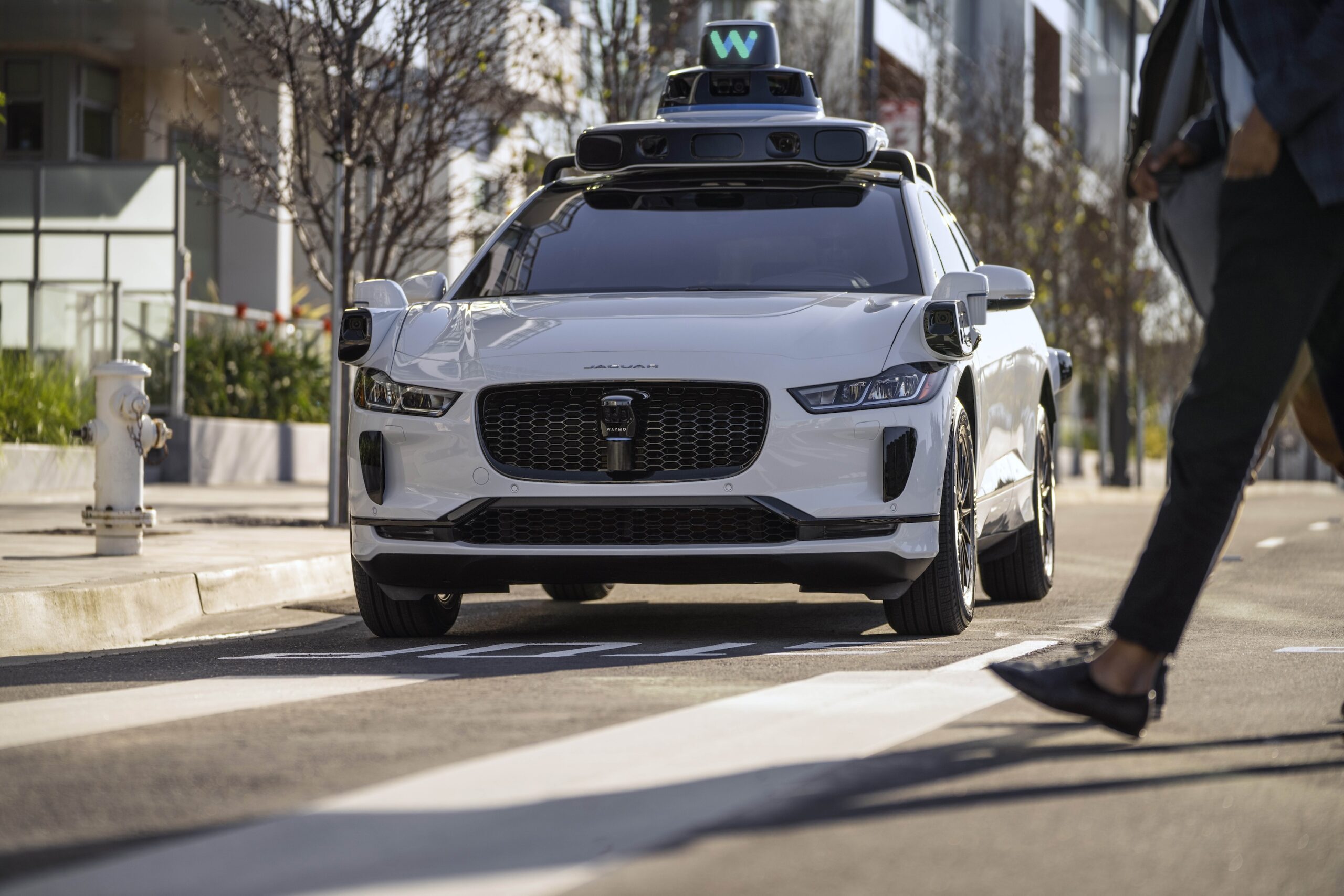 Waymo hace una entrada triunfal en Europa, la preocupación aumenta
