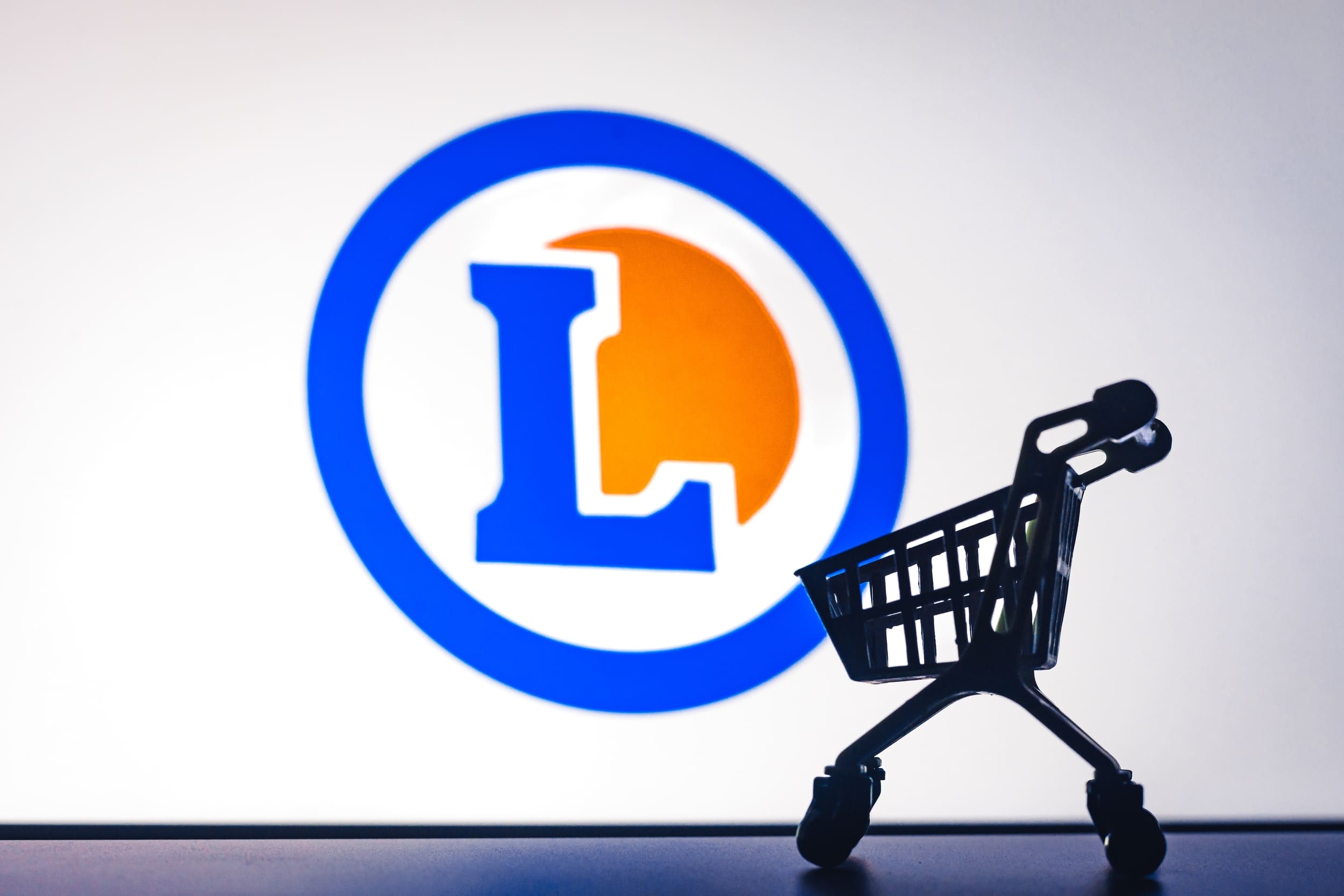 Auchan, Leclerc, Carrefour y Picard demandados por discriminación digital