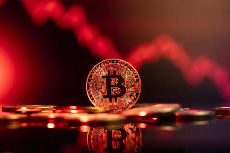 El Bitcoin cae drásticamente a su nivel más bajo en