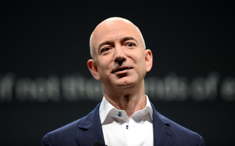 Jeff Bezos renueva su papel de P.D.G. y se involucra,
