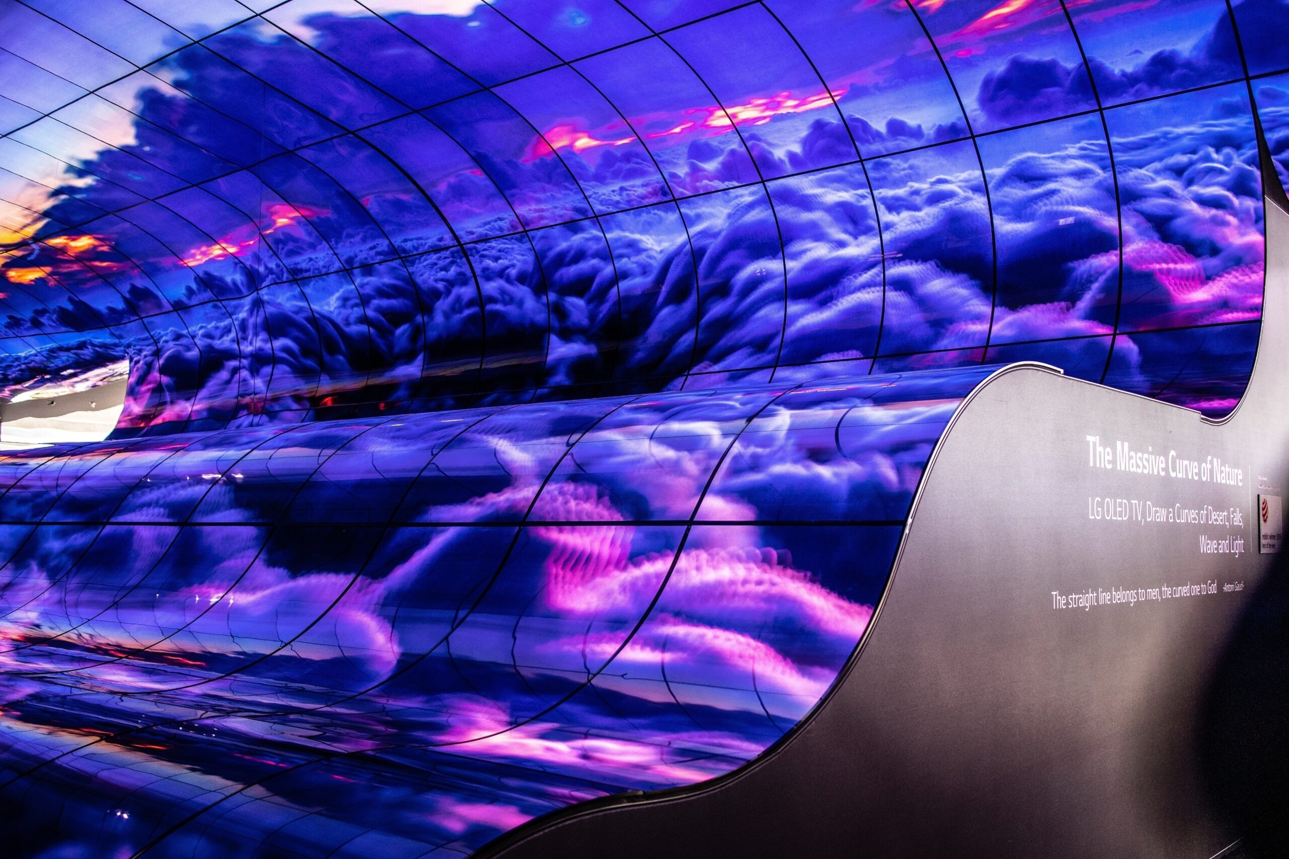 LG presentará su primer televisor MicroRGB en CES 2026, la
