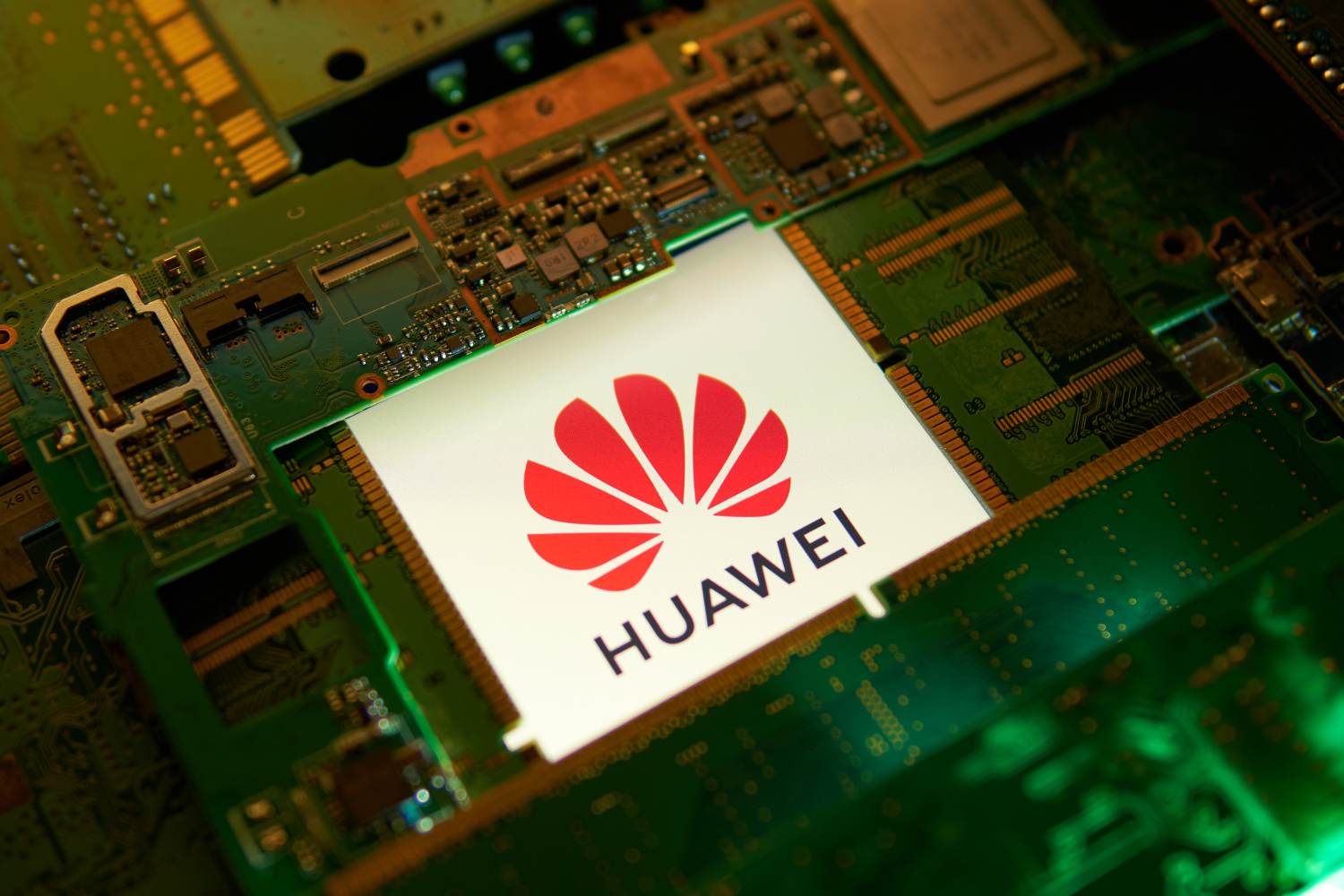 La Unión Europea quiere prohibir a Huawei y ZTE en