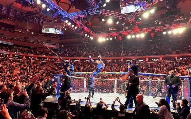 MMA: victorioso por KO en Nueva York, en los 15
