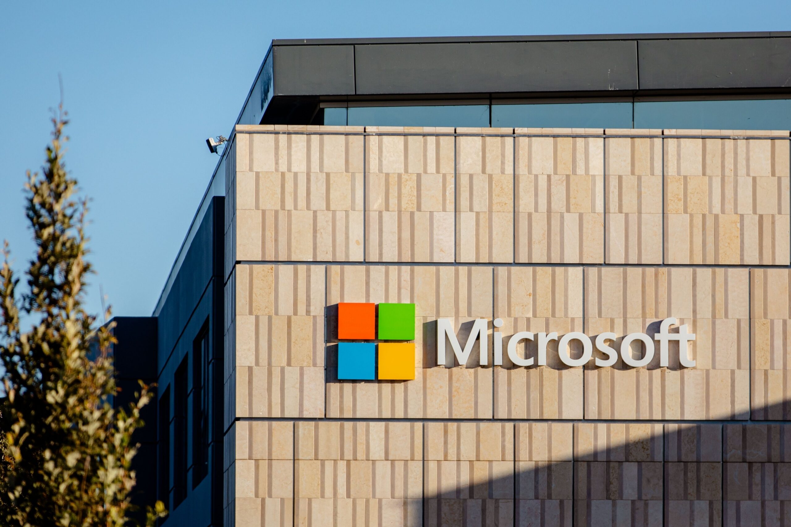 Microsoft jura que su IA "superinteligente" no tomará el control