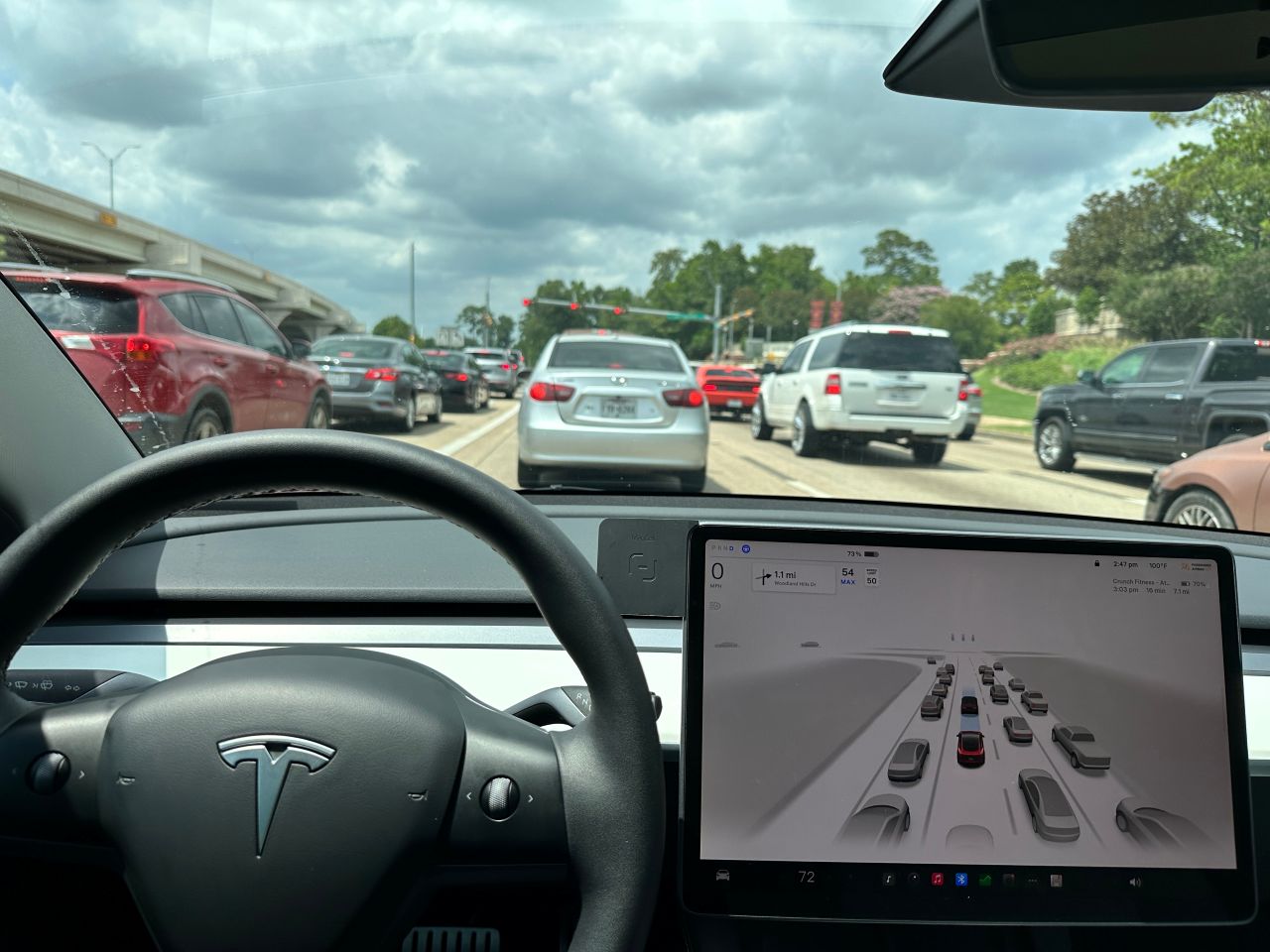 Piqué por su gran rival Waymo, Tesla publica un informe