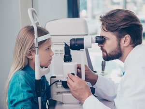 Problemas visuales en los niños: concienciar a los padres