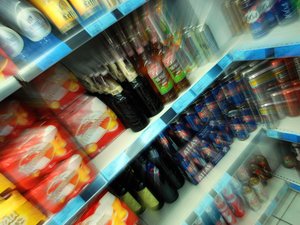 Se servía vodka y whisky en las tiendas y vaciaba