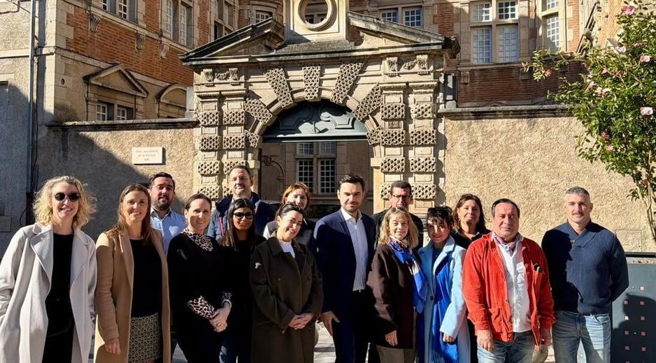 "Seducción" de médicos, mutua comunal… El candidato Guillaume Arcese presenta