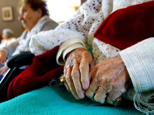 Surmené, el médico de Pierrette, 102 años, la elimina de