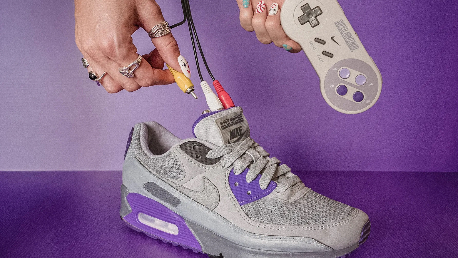 Un diseñador de calzado convierte una SNES en unas Nike