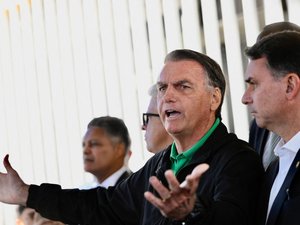 ¿Jair Bolsonaro se está volviendo loco? Intentó abrir su brazalete