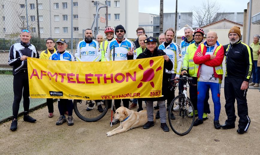 Ciclistas en Cahors para el Téléthon.
