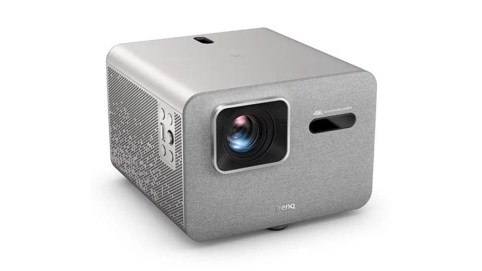 Cine por la noche, gaming por el día, un proyector