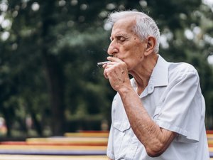 Dejar de fumar después de los 65 años: ¡beneficioso incluso