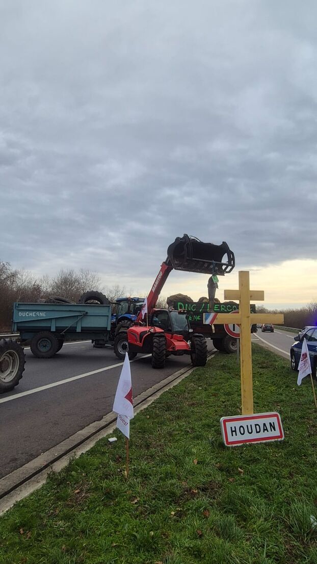 Dermatose, Mercosur: en los Yvelines, los agricultores bloquean la N12
