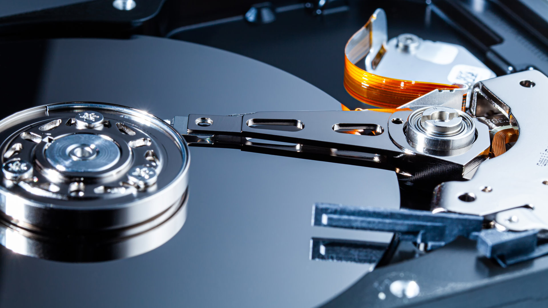 Descubramos las entrañas de un disco duro y el funcionamiento