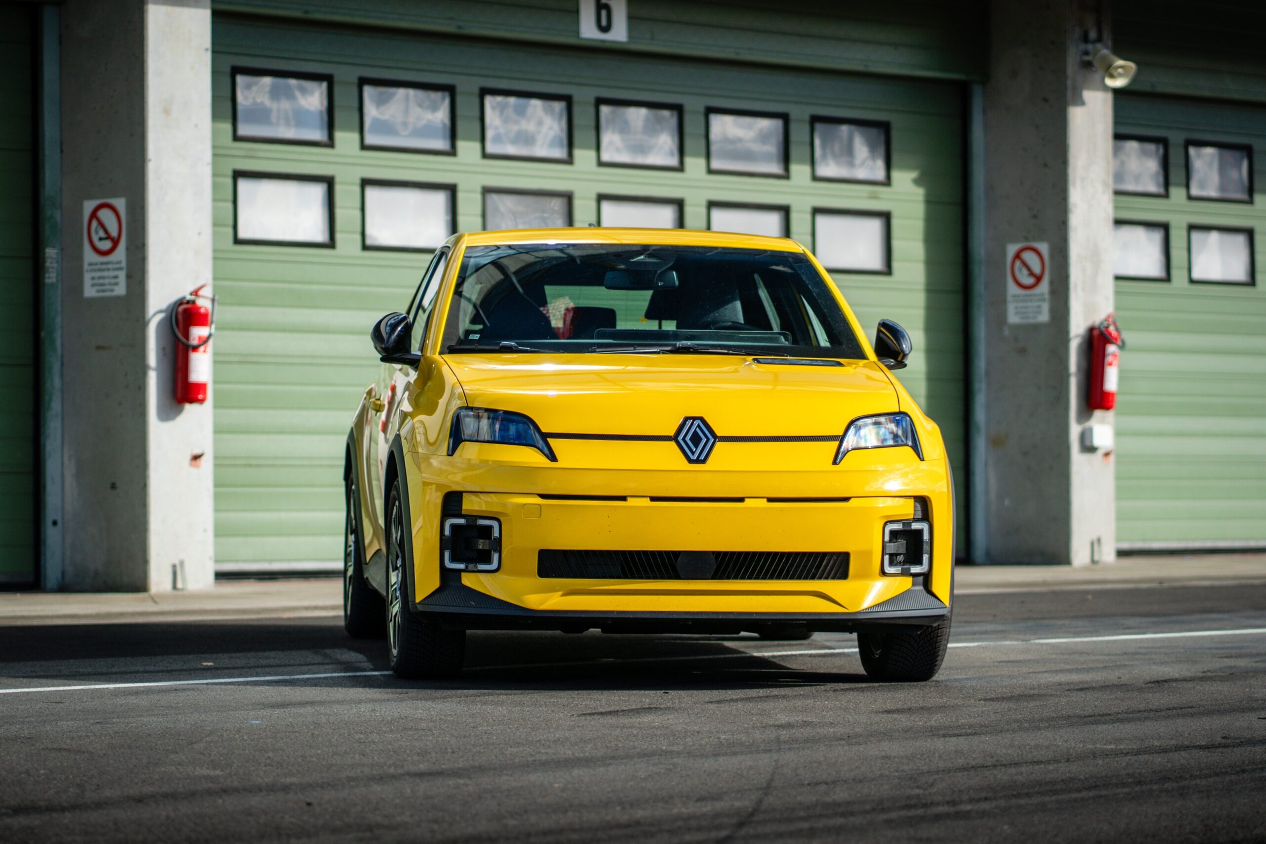 El insolente cartón de Renault en Francia