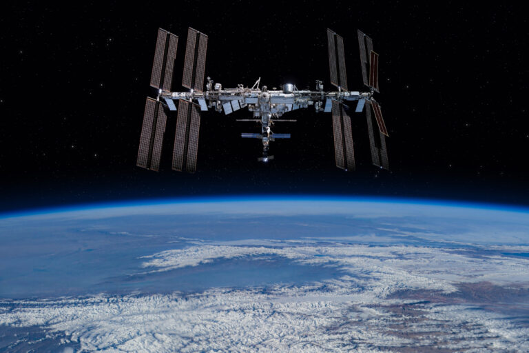 El sorprendente problema que afecta a la Estación Espacial Internacional