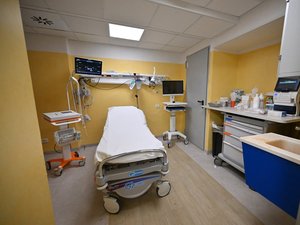 Elle contrae una gripe en Letonia: una joven es milagrosamente