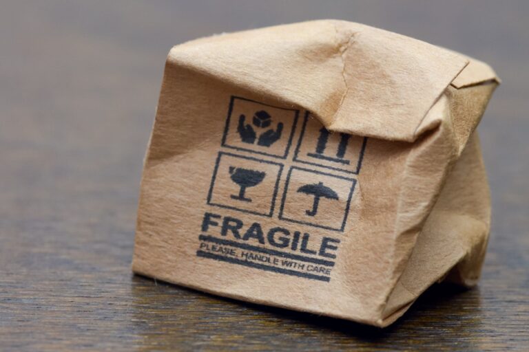 Estafadores chinos crean imágenes falsas de productos dañados para obtener