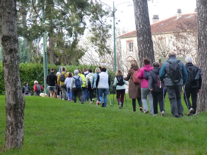 Estos excursionistas han recaudado 1.000 € para una asociación que