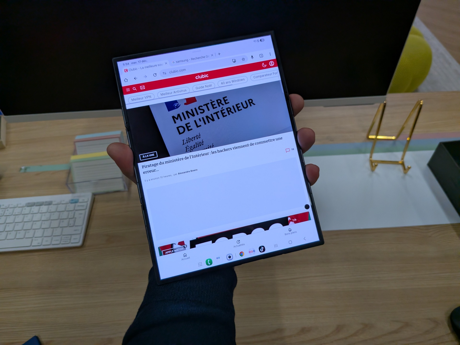 He probado el primer teléfono plegable de Samsung... y ha