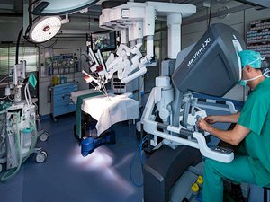 Hospital: Un robot quirúrgico que lo cambia todo