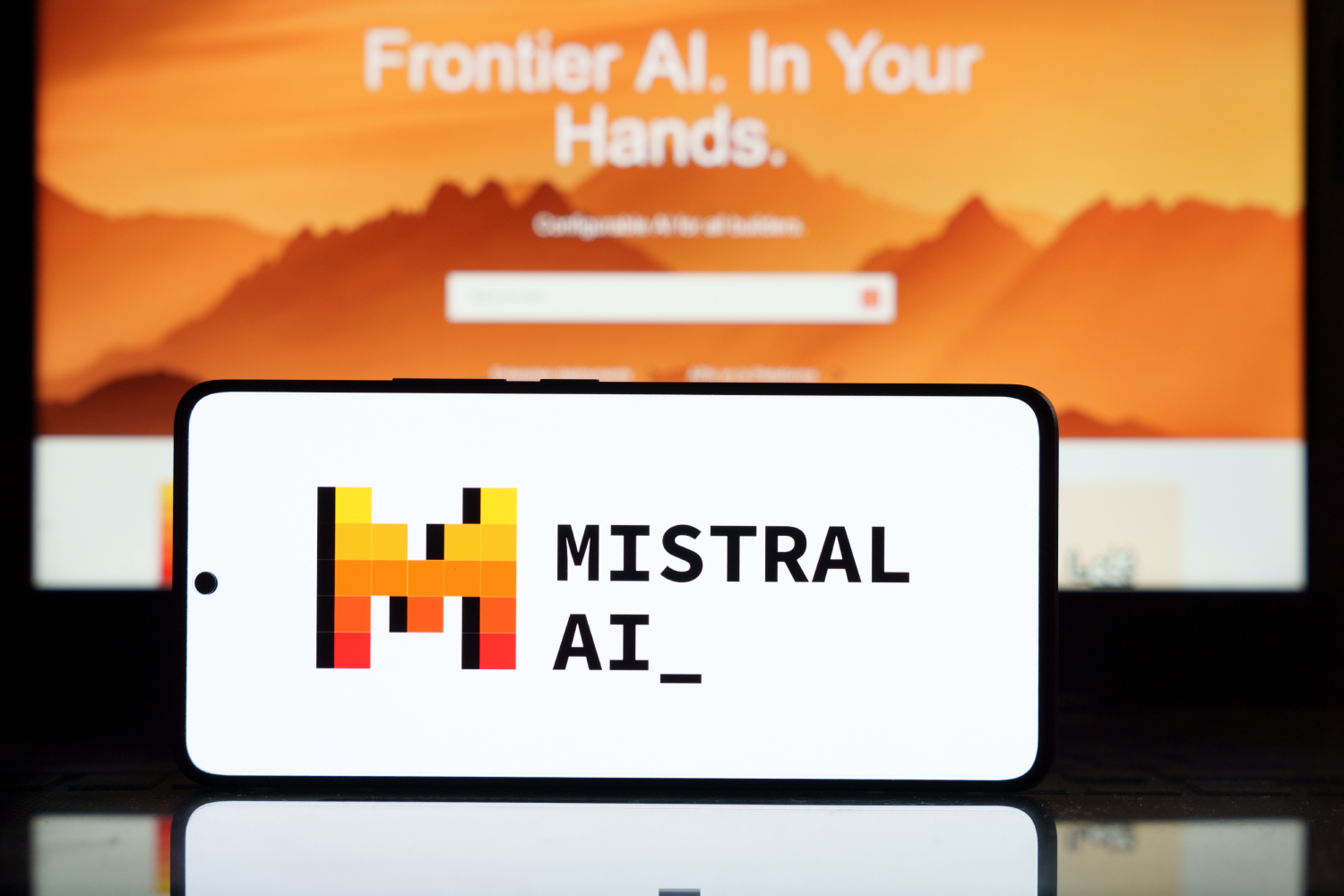 Las tácticas clandestinas del cofundador de Mistral AI reveladas