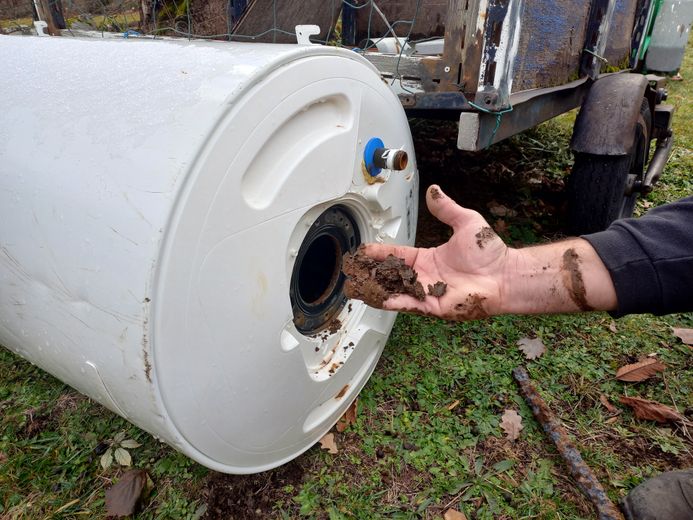"L’eau, elle est noire": sin agua potable desde hace un