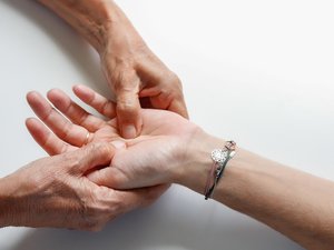 Una abuela sufre un ataque al corazón durante su paseo