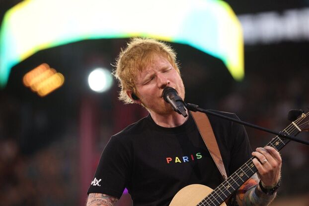 « ¡Ustedes son demasiado buenos, los franceses! »: Ed Sheeran