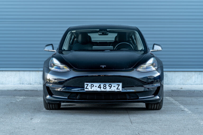 ¿Deberían los coches Tesla estar directamente conectados a Starlink? El