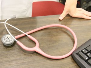 "Cierran", como otros médicos, el Dr. Jérôme Marty anuncia una