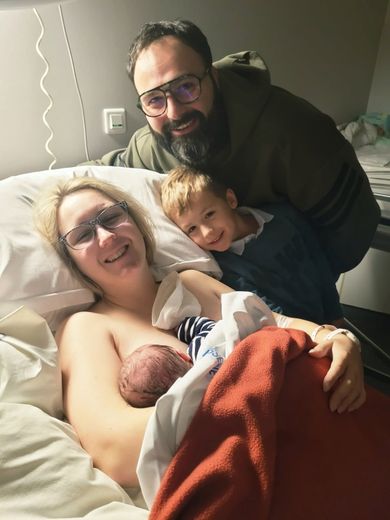 «En una contracción, allí estaba»: Enzo es el primer bebé