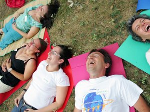 Boé. Yoga de la risa: una postura que beneficia