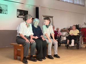 De la residencia de ancianos a la escena, personas mayores