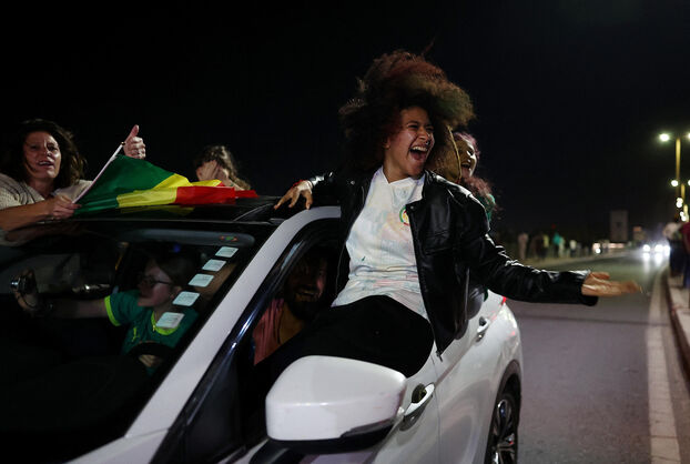 «El lunes será feriado y pagado»: en Dakar, la locura