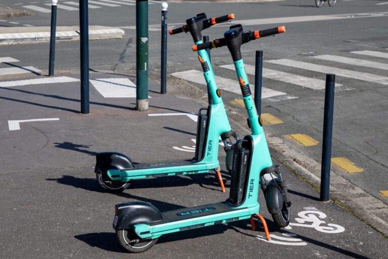 En Marsella, el alcalde ya no aguanta más las patinetes