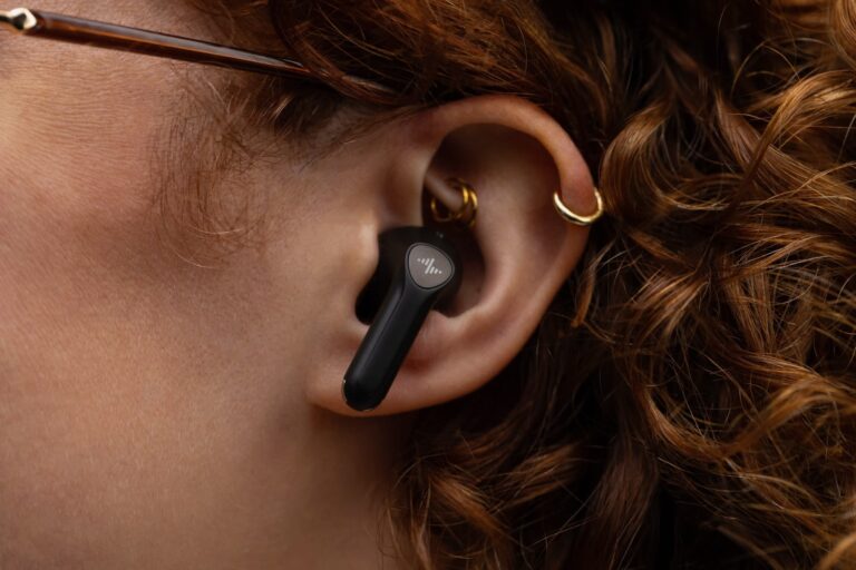 Estos nuevos auriculares IA van a transcribir tus palabras incluso