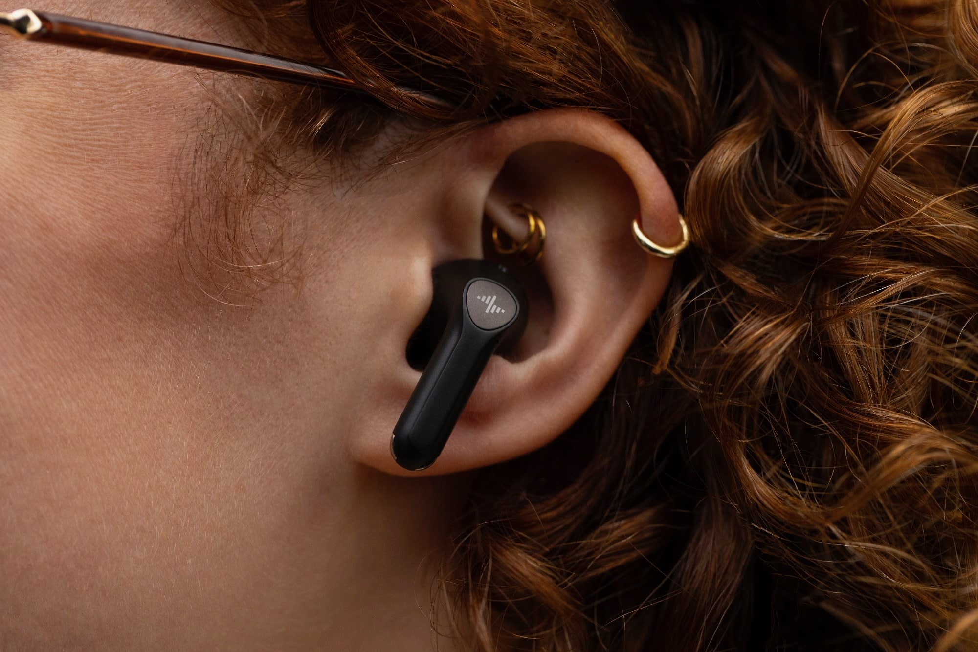 Estos nuevos auriculares IA van a transcribir tus palabras incluso
