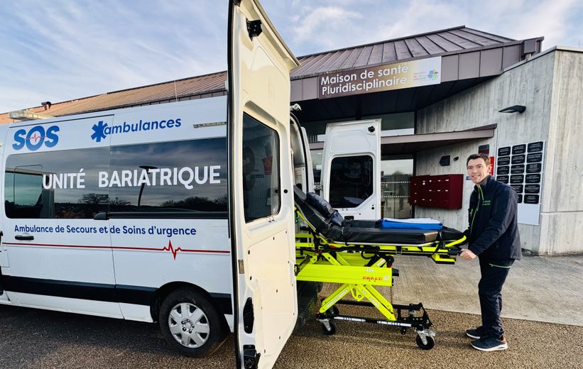 Manifestaciones agrícolas: la ambulancia que transportaba a un paciente en