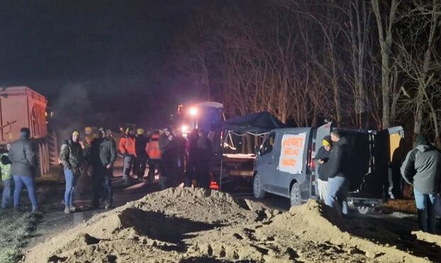 Operación de bloqueo de los agricultores en el depósito de