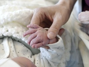 Un bebé nace en este pueblo, ¡no sucedía desde… 1951!