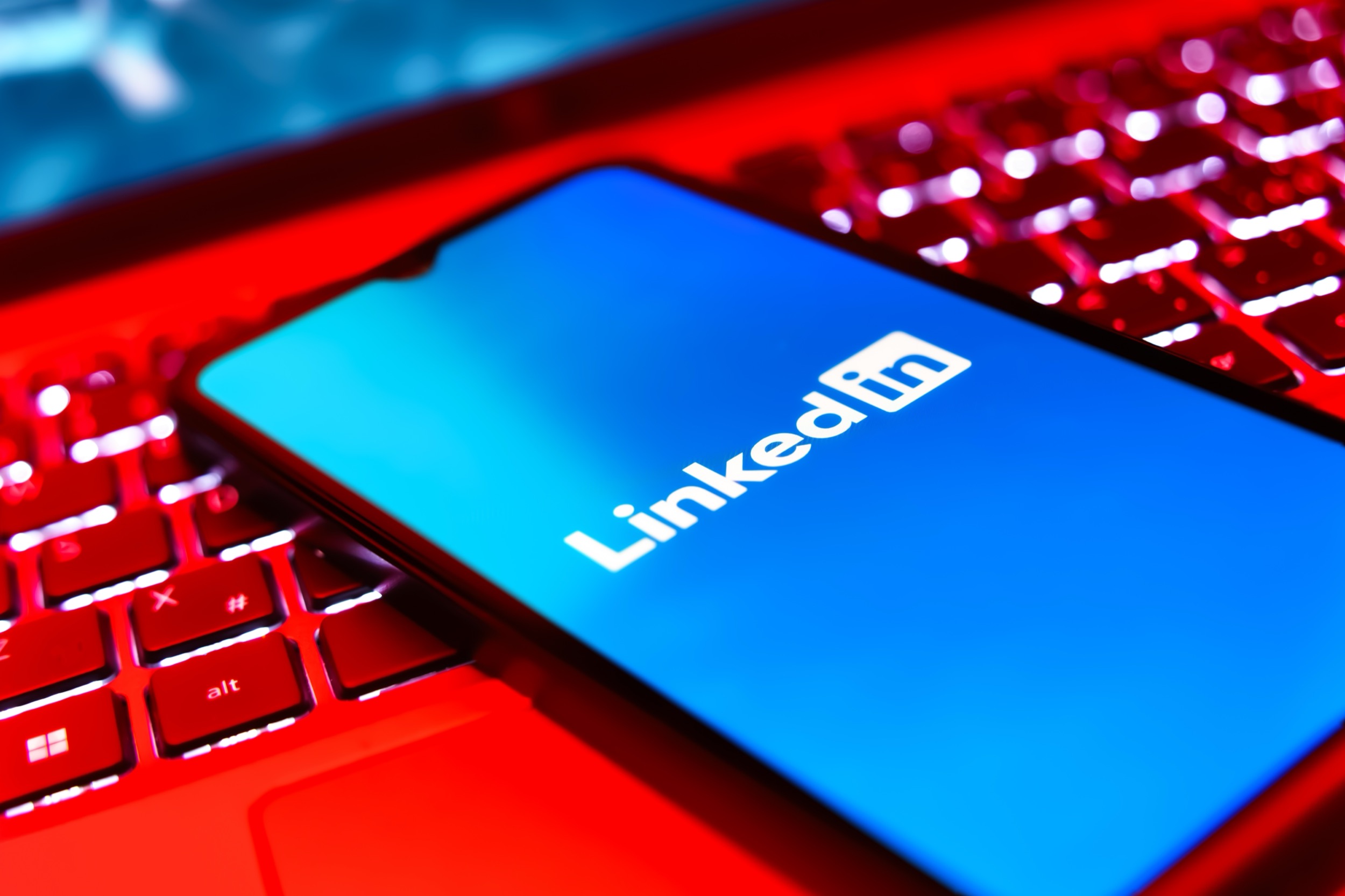 ¿LinkedIn te informa que tu cuenta está restringida? Probablemente se