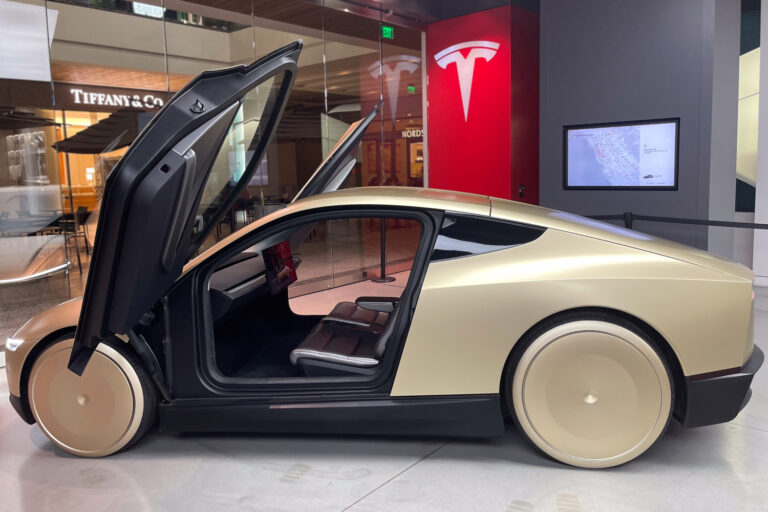 Elon Musk hace un anuncio sorprendente sobre el Cybercab