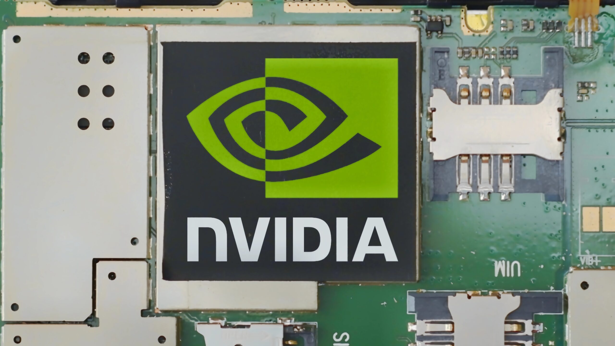 Acusado de haber entrenado su IA con libros pirateados, NVIDIA