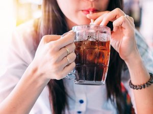 Adolescentes: un vínculo preocupante entre el consumo de bebidas azucaradas