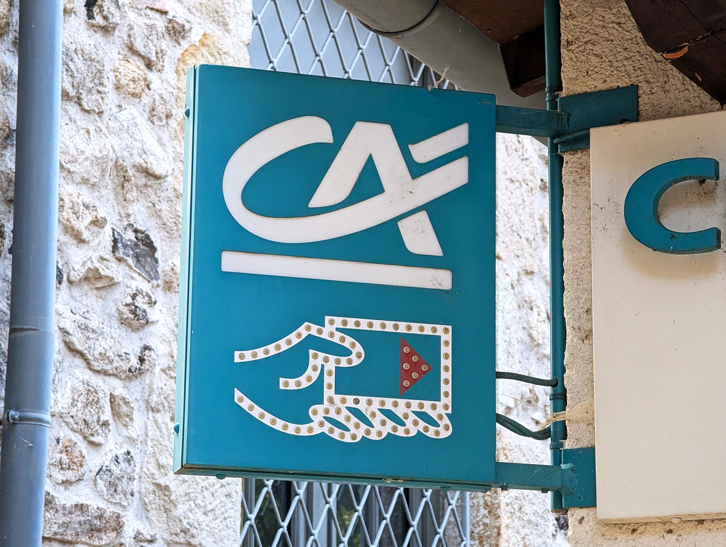 Crédit Agricole condenado a reembolsar a una cliente engañada que