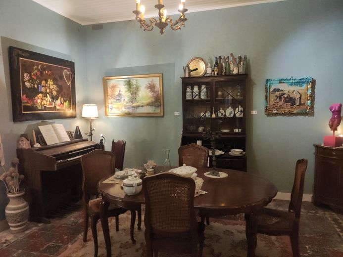 Dos casas condenadas se transforman en un recorrido artístico inmersivo: