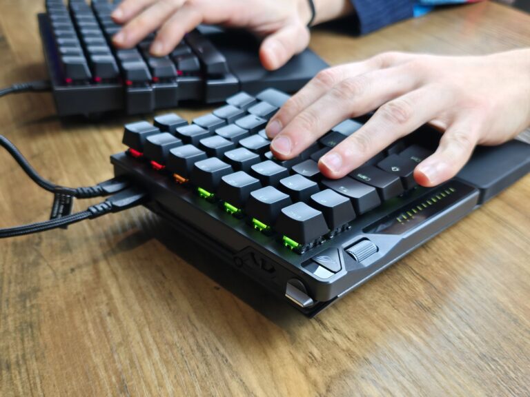 El teclado partido en dos, pero no del todo convincente